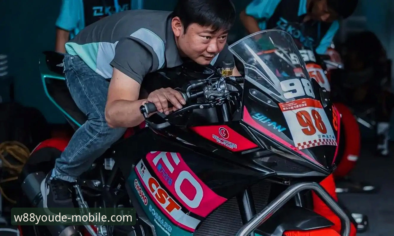 w88优德安全吗怎么样 世界超级摩托车锦标赛匈牙利站巅峰对决:德比斯最后一圈逆转夺冠 vs 张雪机车车队双雄战术深度解析
